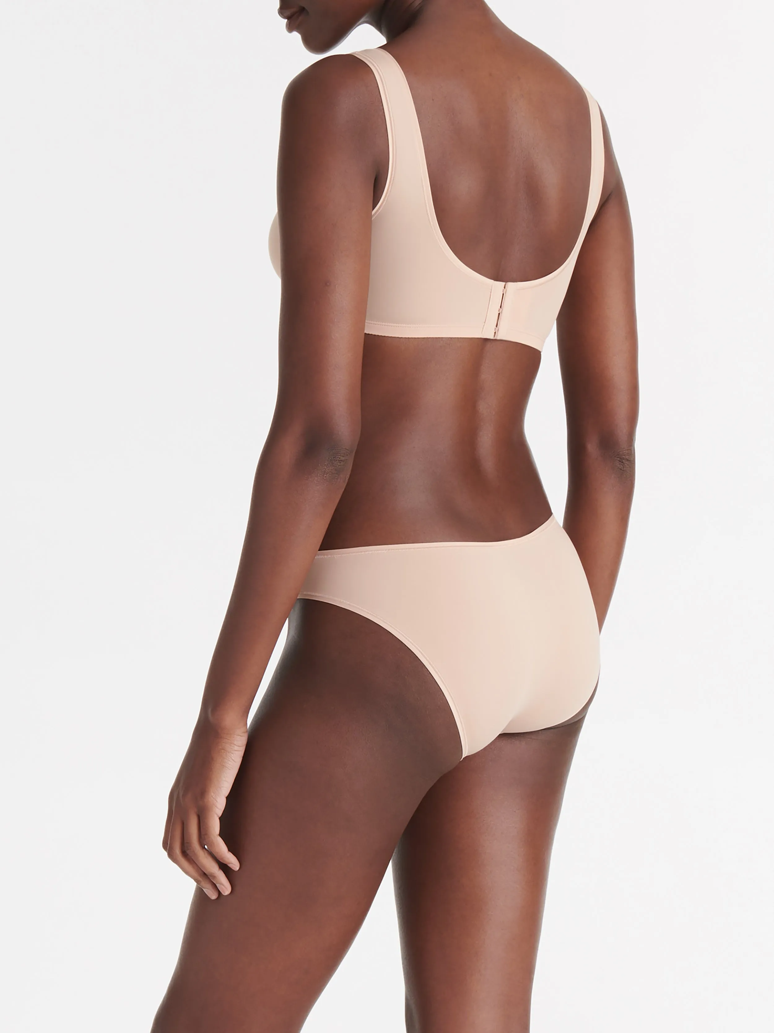 Enora Brief Make Up